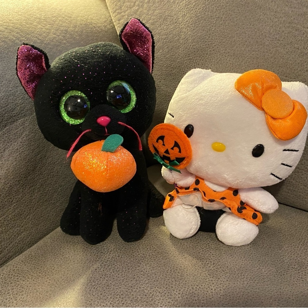 50%offw❤️ HELLO KITTY BY SANRIO AND TY HALLOWEEN lot